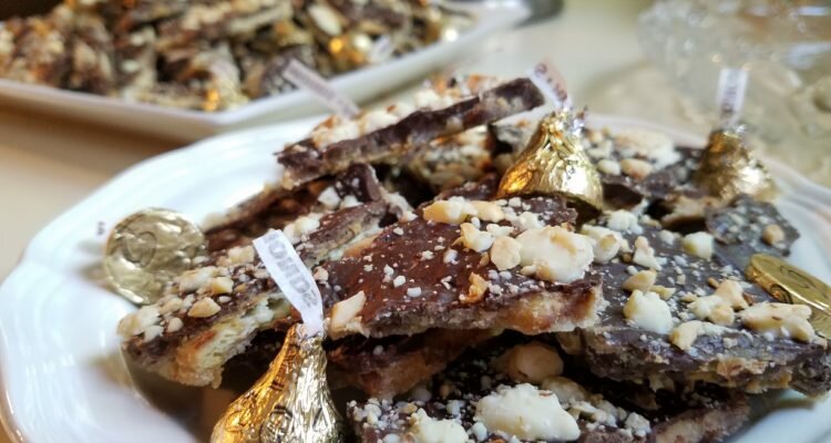 Easy Saltine Toffee Bark